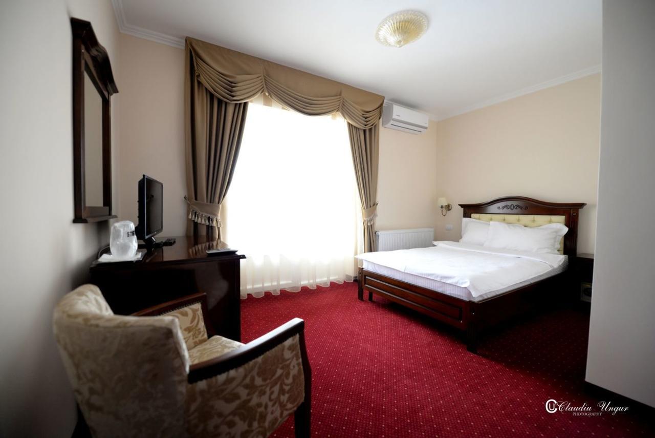 Hotel Dallas Negresti-Oas Eksteriør billede